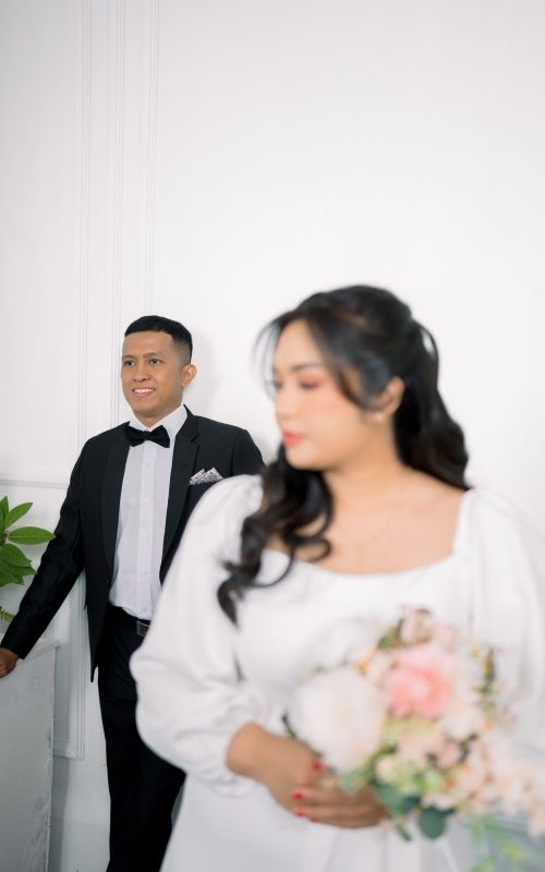 Groom berto sari